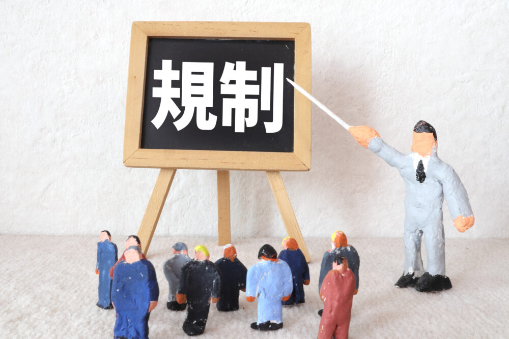 副業禁止は法律的にOKなのか？就業規則との関係を解説！のトップ画像